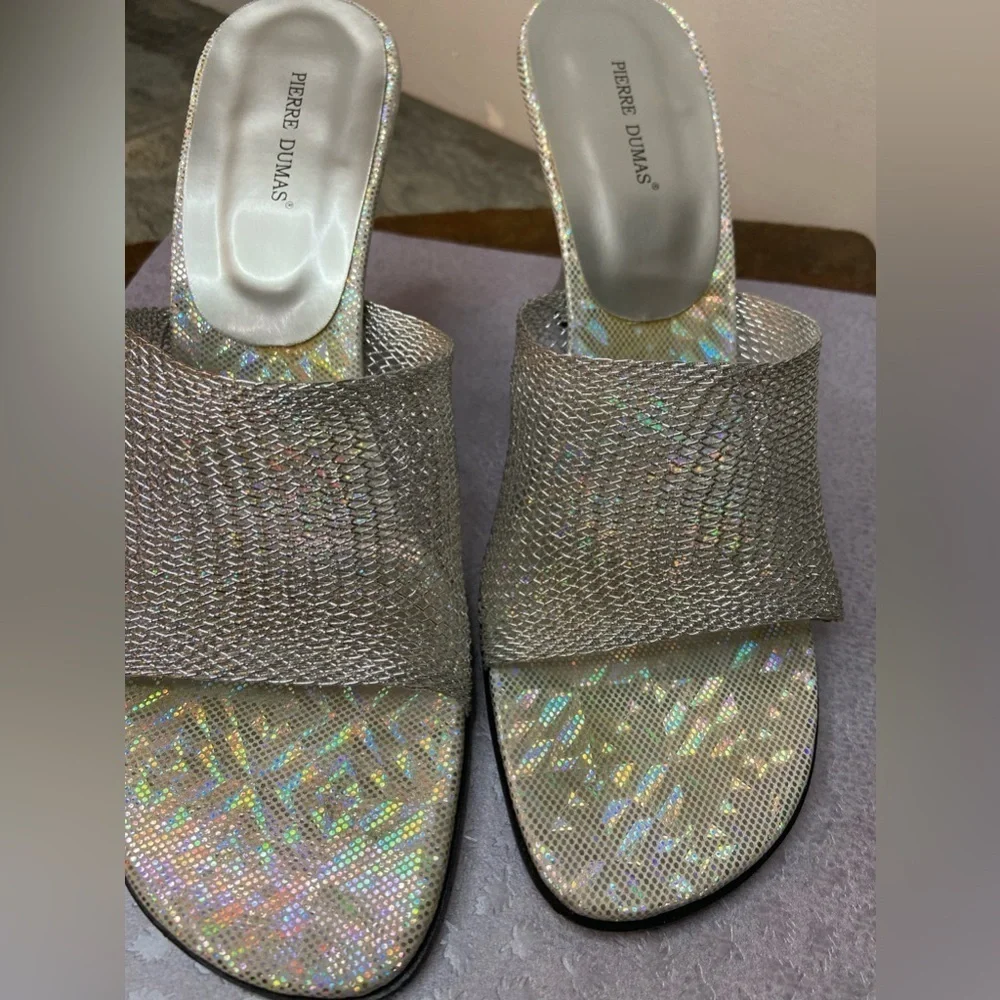 Pierre Dumas~Iridescent Insole w/Wire Mesh-Look Slide Sandal~Wedge~Silver~Size 9